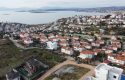 SEFERİHİSAR TEPECİK’TE 355 M2 ÜÇ TARAFI YOL KÖŞE PARSEL