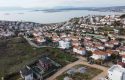 SEFERİHİSAR TEPECİK’TE 355 M2 ÜÇ TARAFI YOL KÖŞE PARSEL