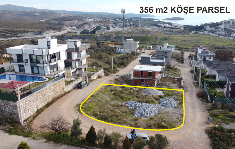 SEFERİHİSAR TEPECİK’TE 355 M2 ÜÇ TARAFI YOL KÖŞE PARSEL