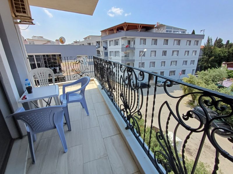 FUL YENİ EŞYALI EBEVEYN BANYOLU OKULLAR BÖLGESİNDE 2+1 ARA KAT FERAH SATILIK DAİRE