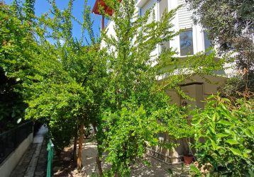 URLA ZEYTİNALANINDA BAHÇELİ DOĞALGAZLI 4+2 TRİPLEKS VİLLA