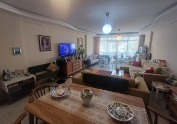 SEFERİHİSAR GİRİŞİNDE ANA CADE ÜZERİNDE GENÇ BİNADA İŞYERİ VE KONUTA UYGUN SATILIK 2+1 ARA KAT DAİRE