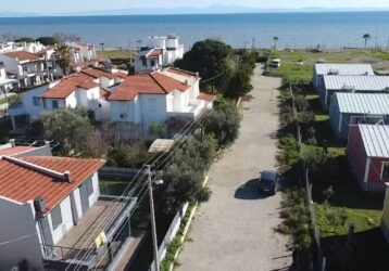 SEFERİHİSAR DOĞANBEY’DE DENİZLE İÇ İÇE FUL TADİLATLI 4+1 VİLLA