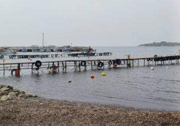 AKARCA’DA DENİZE SIFIR TİNY HOUSE & TİCARİ KULLANIMA UYGUN ARSA