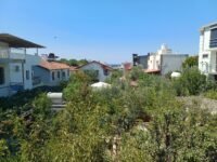 AKARCA’DA DENİZE 300 mt MESAFEDE, DOĞALGAZLI, BAHÇELİ 3+1 VİLLA