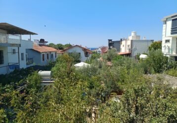 AKARCA’DA DENİZE 300 mt MESAFEDE, DOĞALGAZLI, BAHÇELİ 3+1 VİLLA