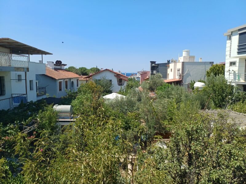 AKARCA’DA DENİZE 300 mt MESAFEDE, DOĞALGAZLI, BAHÇELİ 3+1 VİLLA