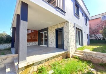 SEFERİHİSAR DOĞANBEY’DE OKULA VE PERŞEMBE PAZARINA KOMŞU SIFIR MÜSTAKİL 3+1 VİLLA