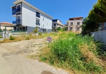 YENİFOÇA’DA PLAJLARA VE MARİNA’YA 1.5 KM MESFEDE İMARLI ARSA